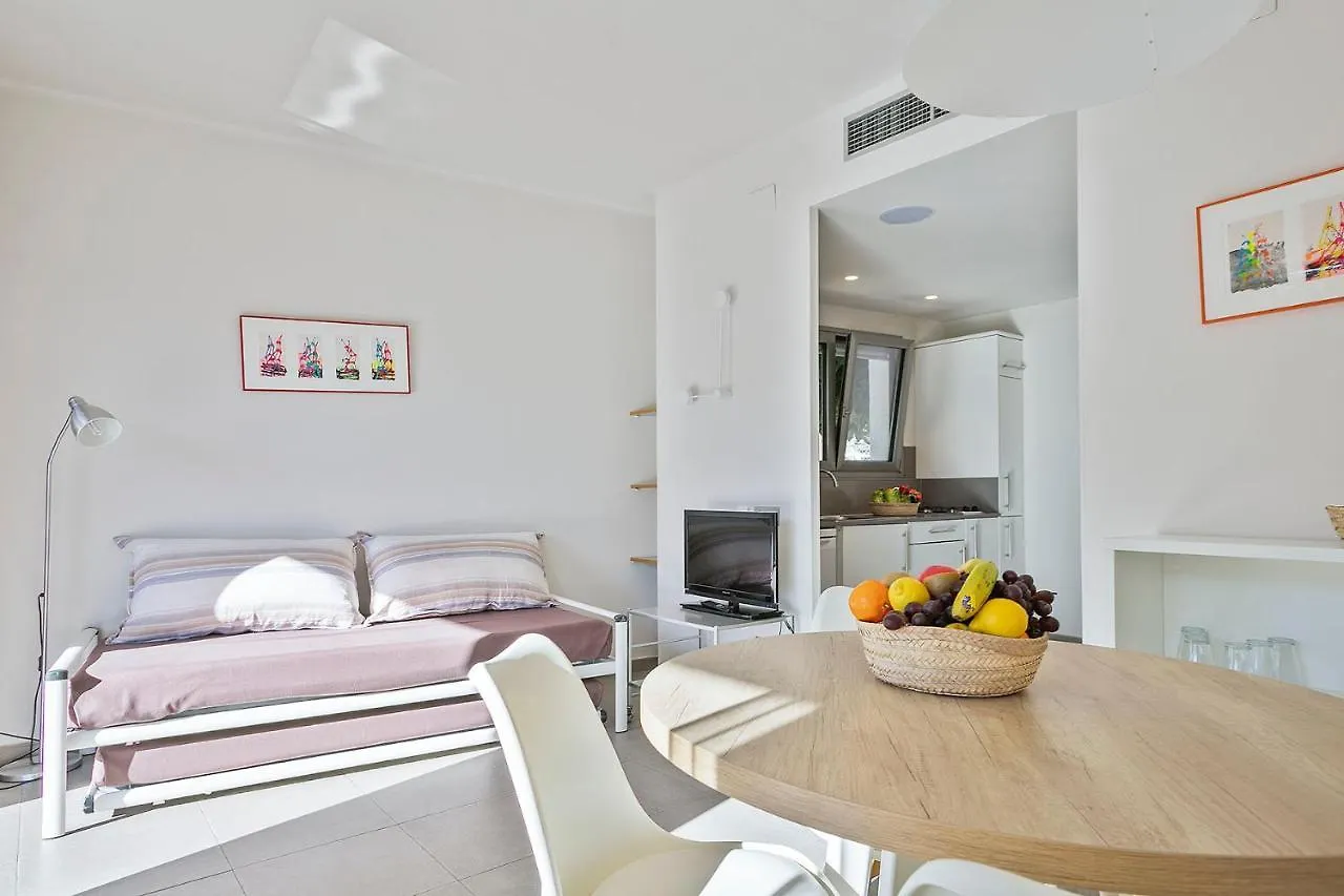 شقة Apartamentos Castellmar كاستيلديفيلس