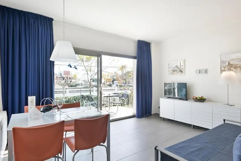 شقة Apartamentos Castellmar كاستيلديفيلس